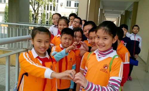 Học sinh tiểu học Đô Thị Việt Hưng với hoạt động phổ cập bơi